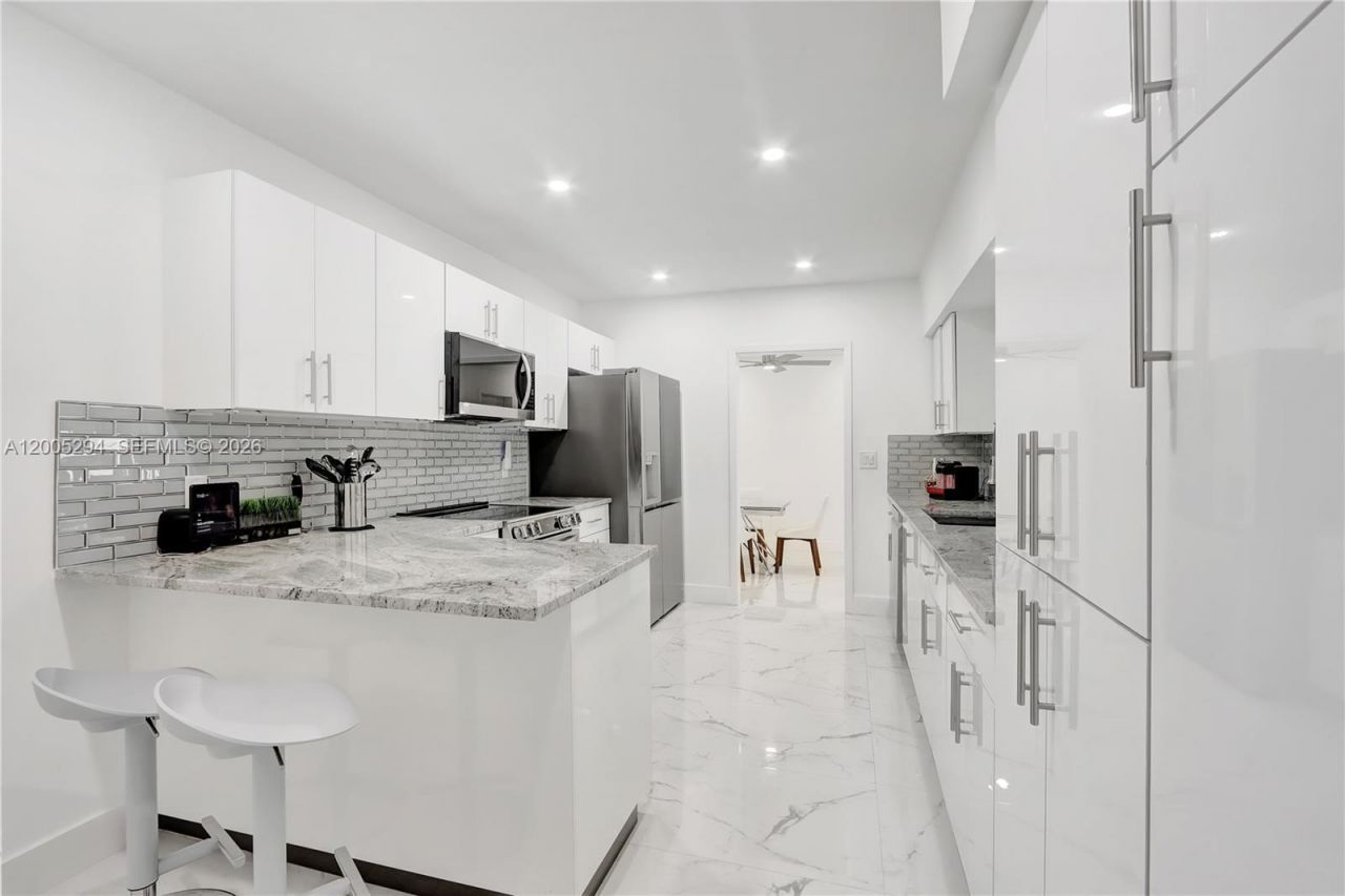 2101 NW 26th St , Miami, FL 33142 Photo
