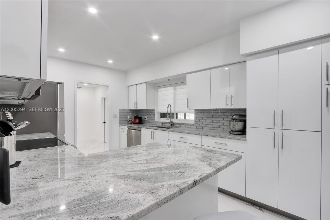 2101 NW 26th St , Miami, FL 33142 Photo