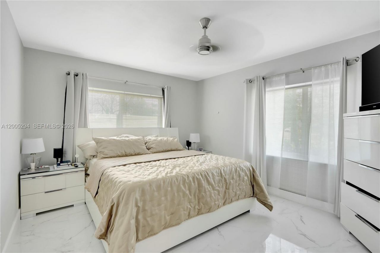 2101 NW 26th St , Miami, FL 33142 Photo