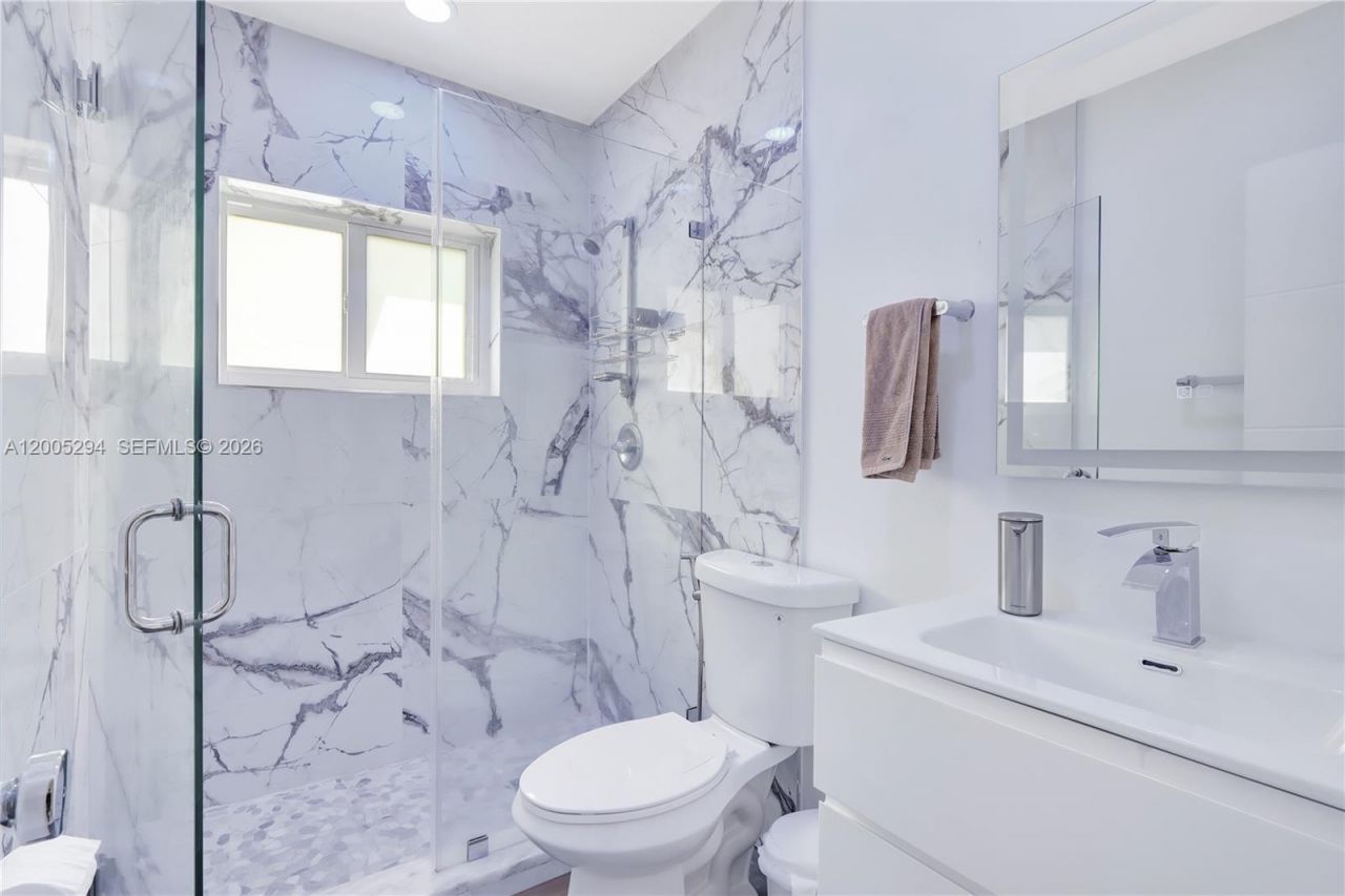 2101 NW 26th St , Miami, FL 33142 Photo