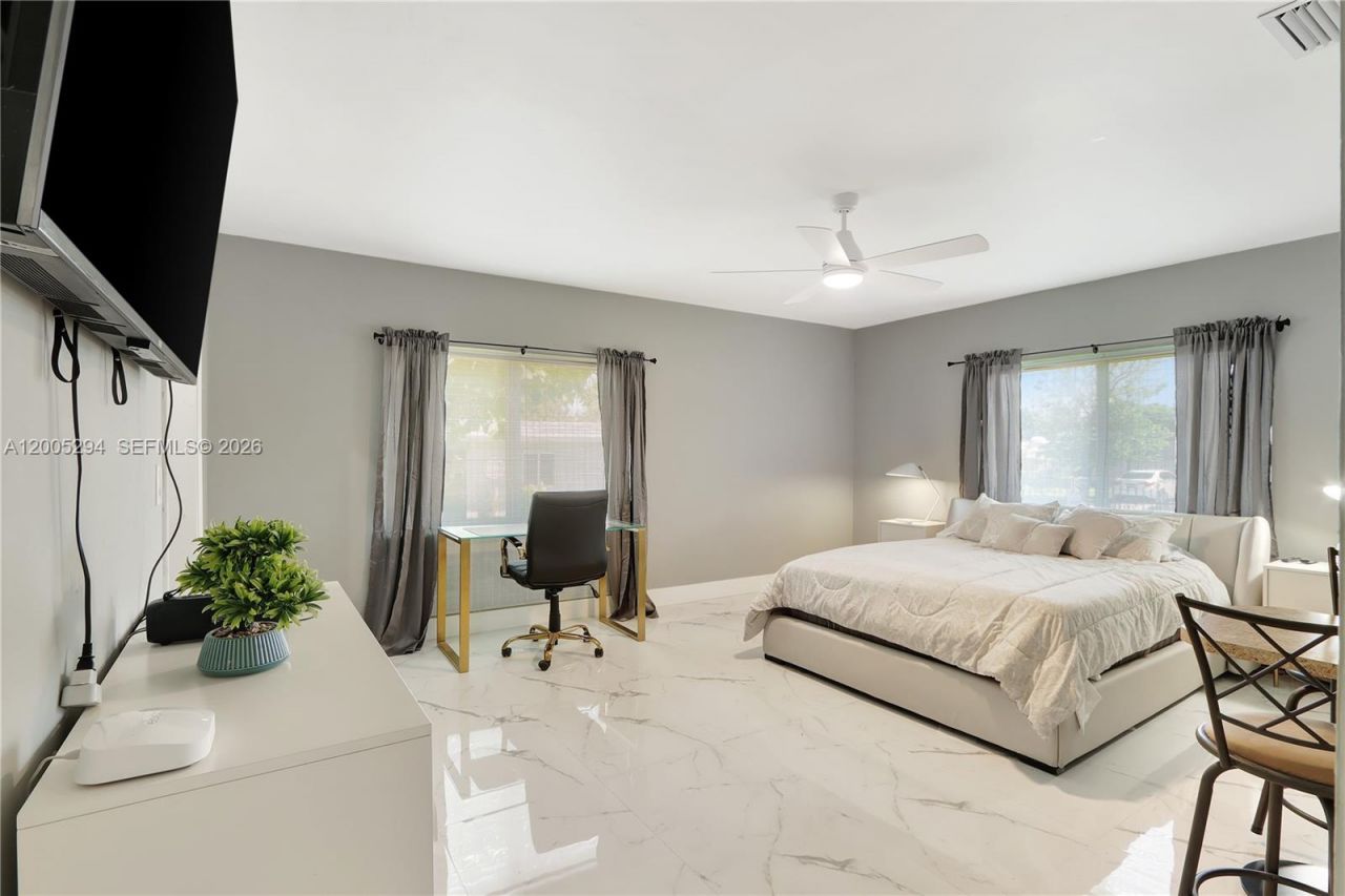 2101 NW 26th St , Miami, FL 33142 Photo