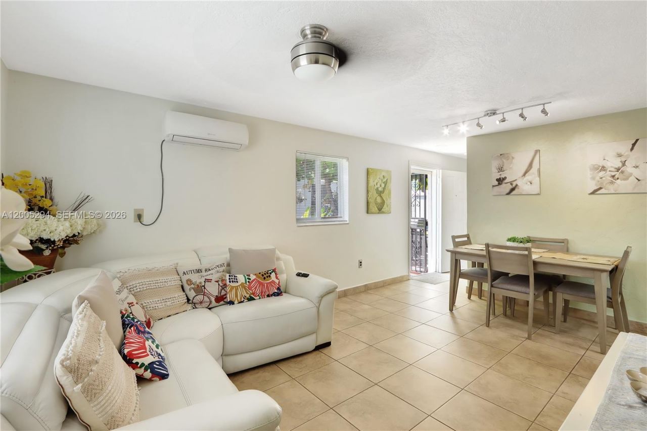 2101 NW 26th St , Miami, FL 33142 Photo