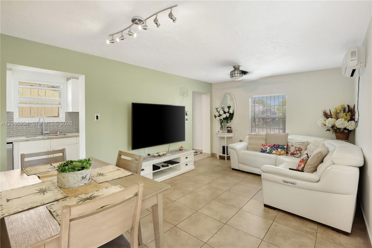 2101 NW 26th St , Miami, FL 33142 Photo