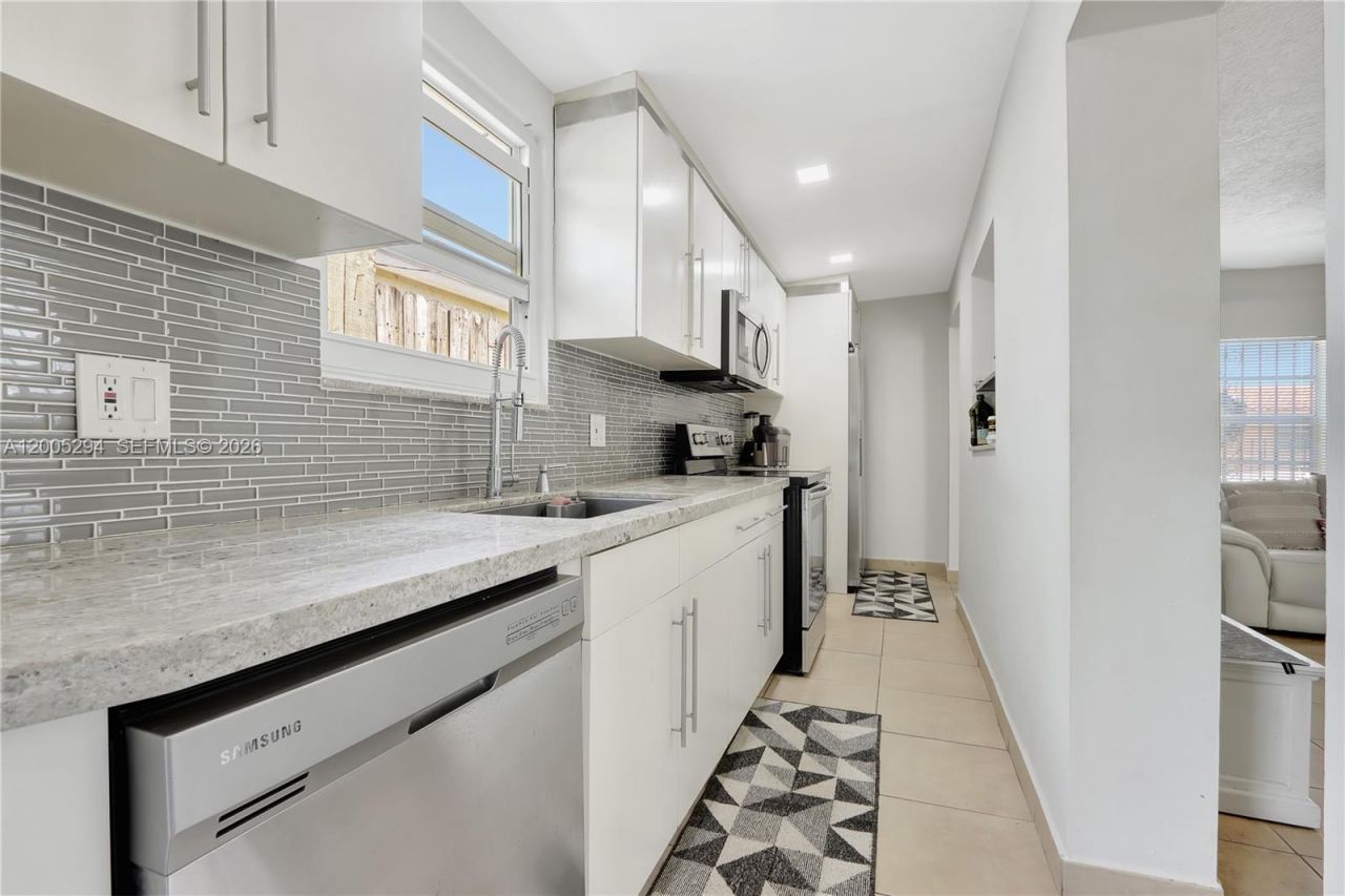 2101 NW 26th St , Miami, FL 33142 Photo