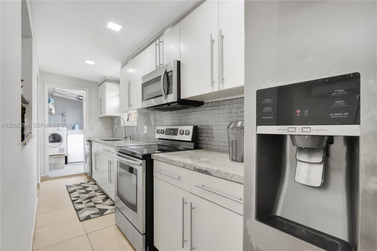 2101 NW 26th St , Miami, FL 33142 Photo