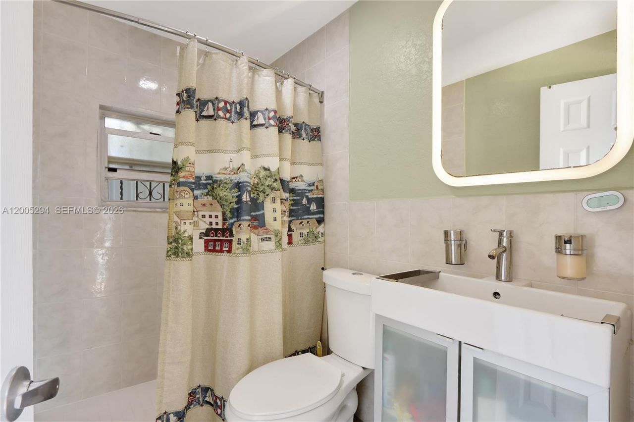 2101 NW 26th St , Miami, FL 33142 Photo
