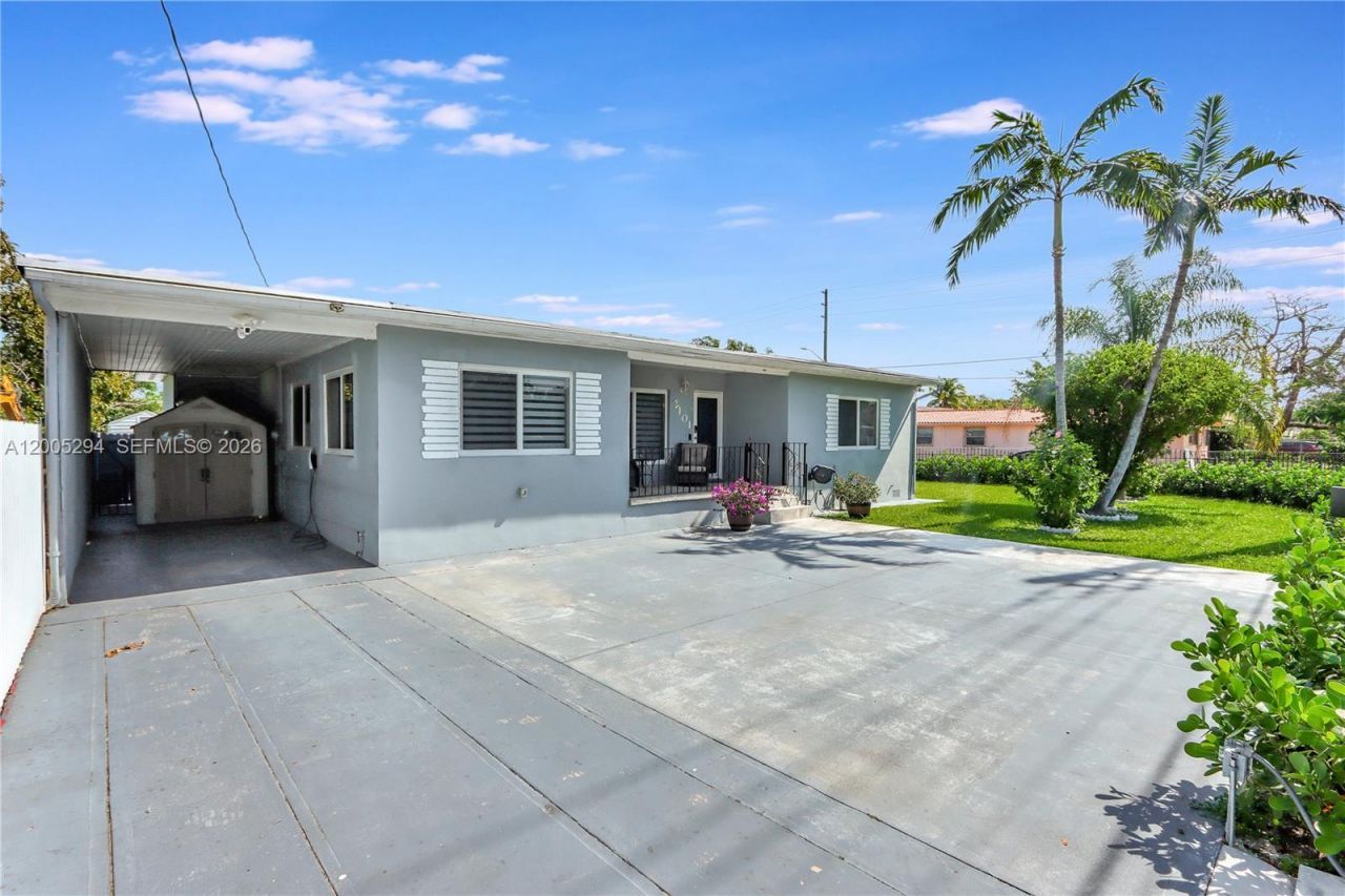 2101 NW 26th St , Miami, FL 33142 Photo