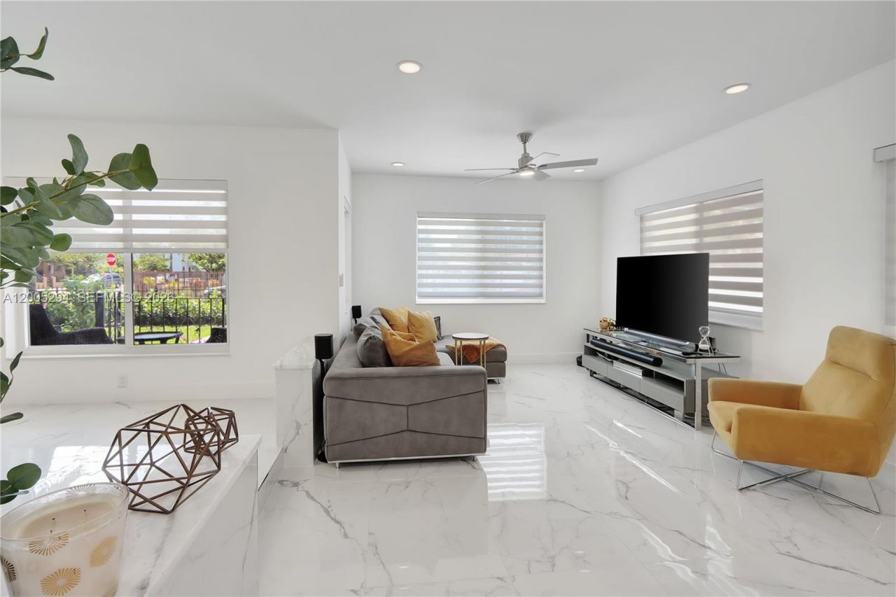 2101 NW 26th St , Miami, FL 33142 Photo