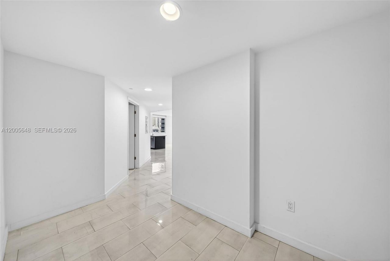 500 Brickell Ave , Unit 501, Miami, FL 33131 Photo