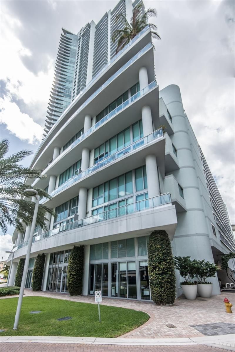 92 SW 3rd St, Unit 4612, Miami, FL 33130 Photo