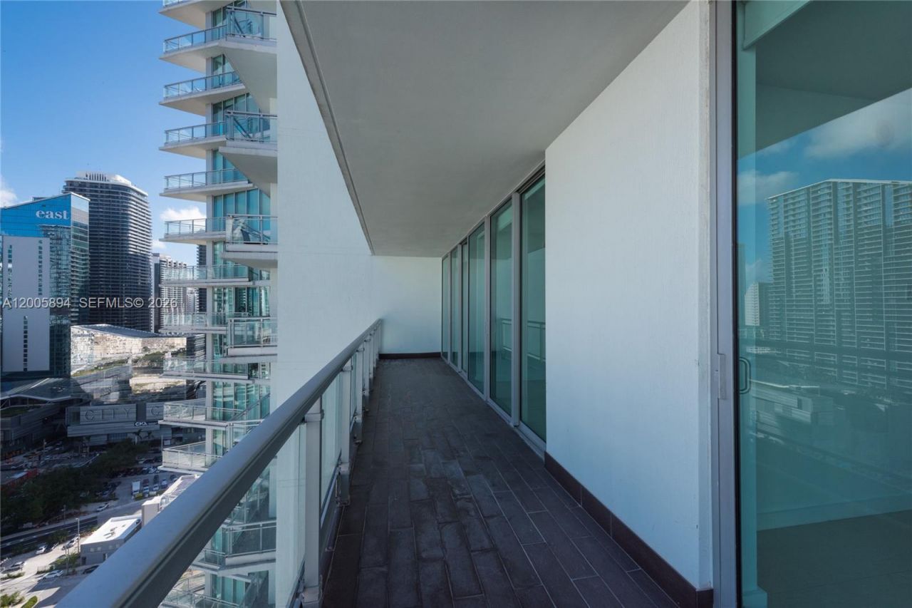 92 SW 3rd St, Unit 4612, Miami, FL 33130 Photo