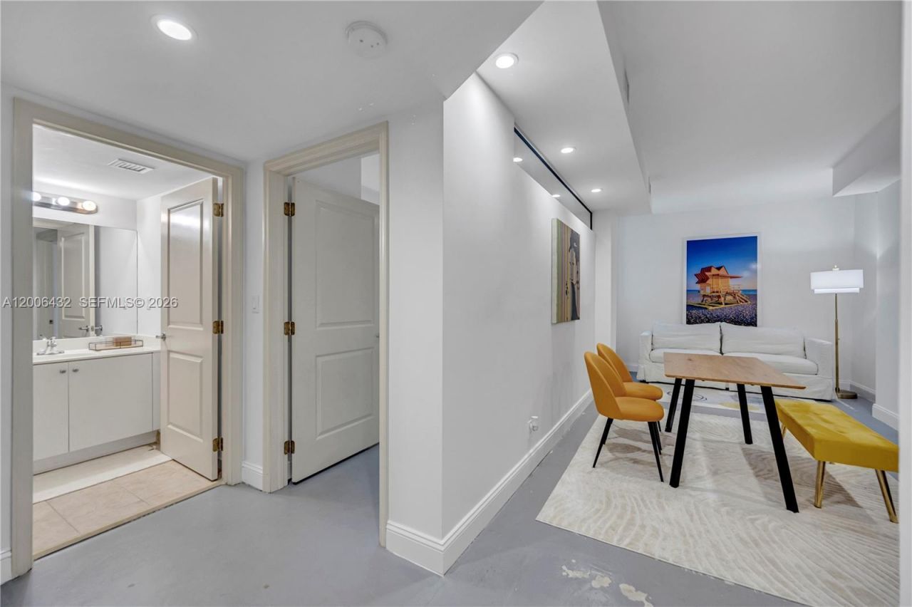 111 E Flagler St , Unit 506, Miami, FL 33131 Photo