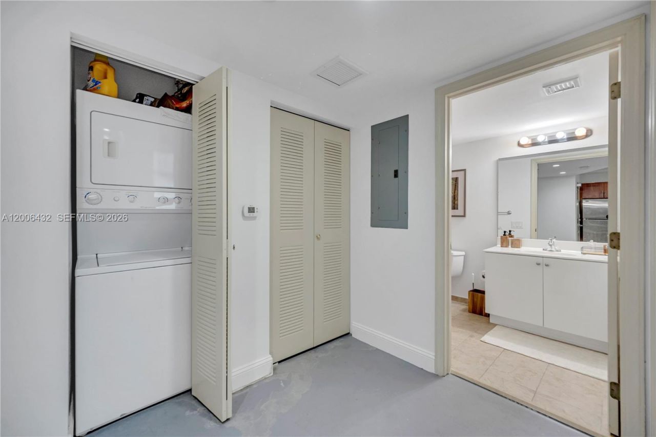 111 E Flagler St , Unit 506, Miami, FL 33131 Photo
