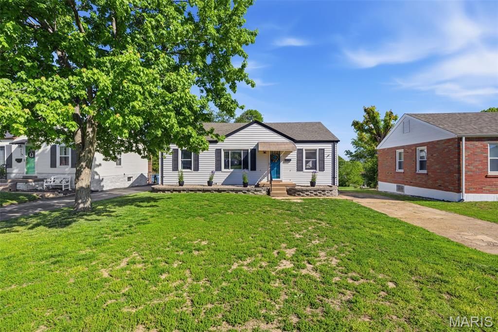 9233 Southview Lane, Saint Louis, MO 63123 Main Photo