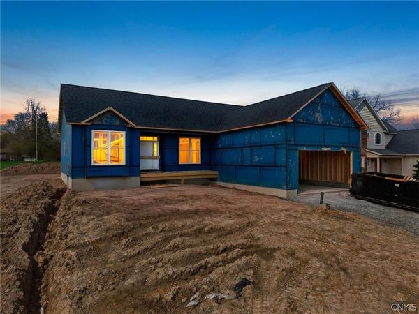 109 Brantford , Syracuse, NY 13209