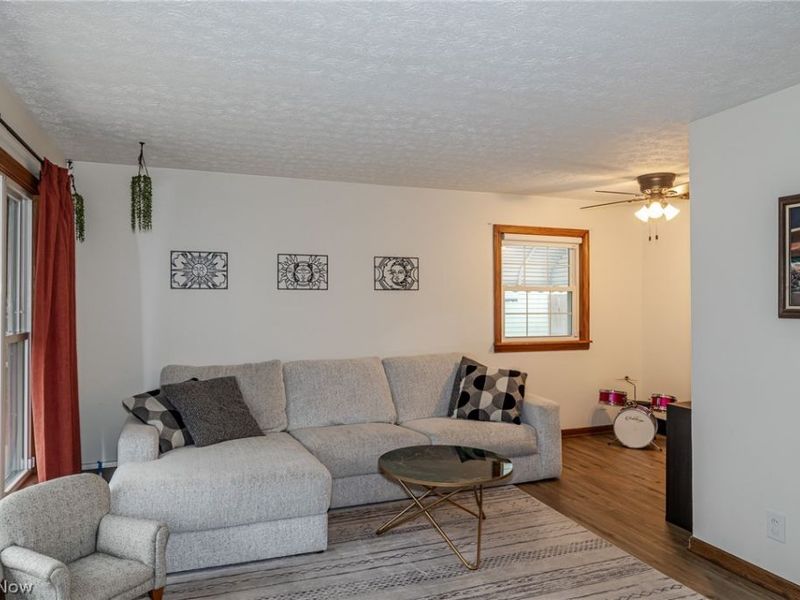 26901 Farringdon Avenue , Euclid, OH 44132 Photo 3