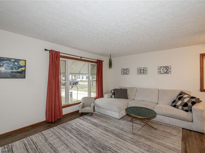 26901 Farringdon Avenue , Euclid, OH 44132 Photo 4