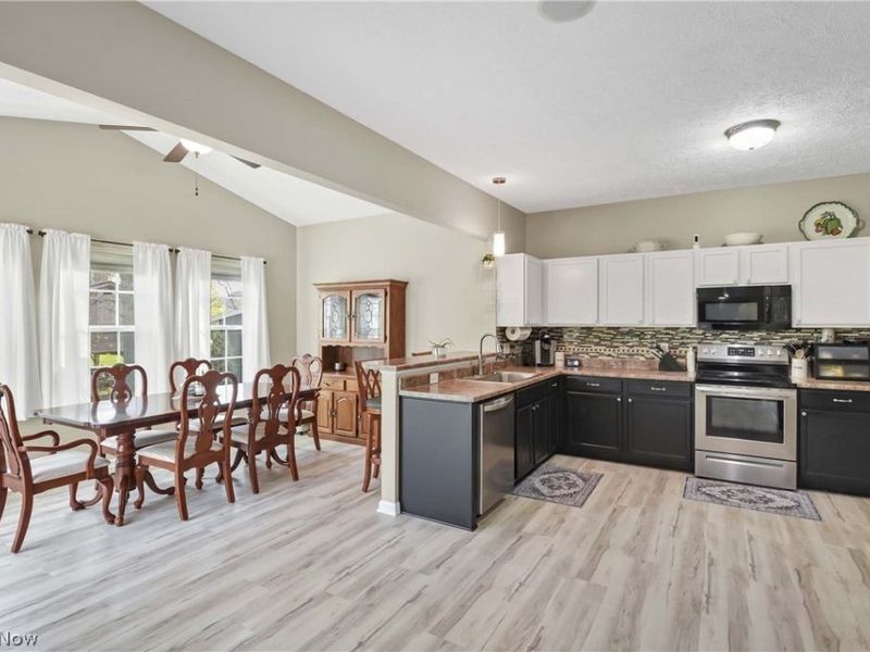 38479 Foxglen Avenue , Avon, OH 44011 Photo 18