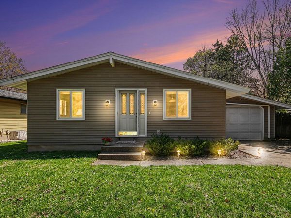 1036 Westmoor Drive NW, Grand Rapids, MI 49504