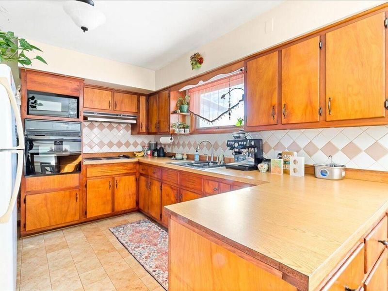 201 Laverne Drive , Newark, OH 43055 Photo 7