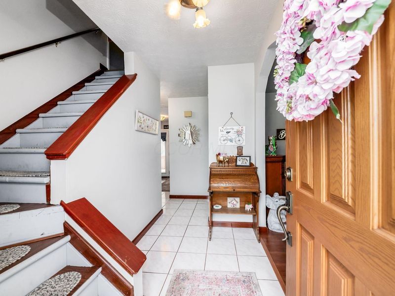 963 Hunt Valley Drive, Reynoldsburg, OH 43068 Photo 2