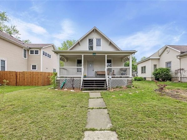 804 E Wea Street, Paola, KS 66071