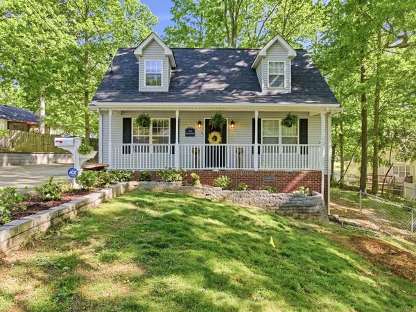 1015 Pin Oak Dr , Dickson, TN 37055