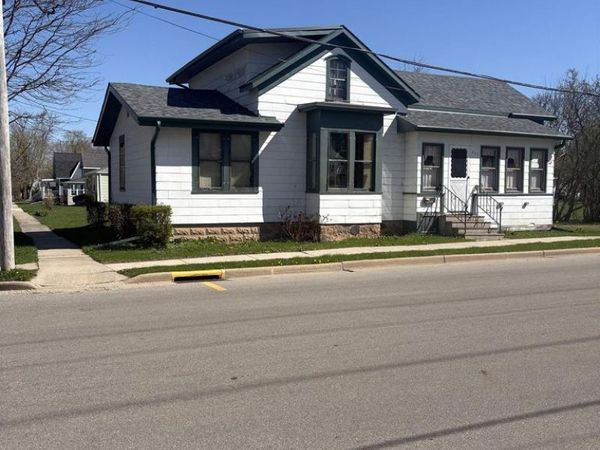 233 W LARRABEE STREET, Omro, WI 54963