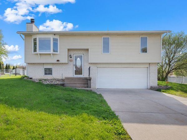 109 Blackhawk Drive , Park View, IA 52748