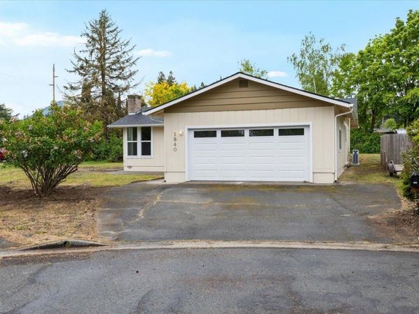 1840 Conestoga Drive, Grants Pass, OR 97527