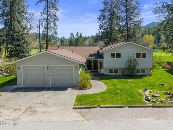 301 WOODLAND DR , Pinehurst, ID 83850