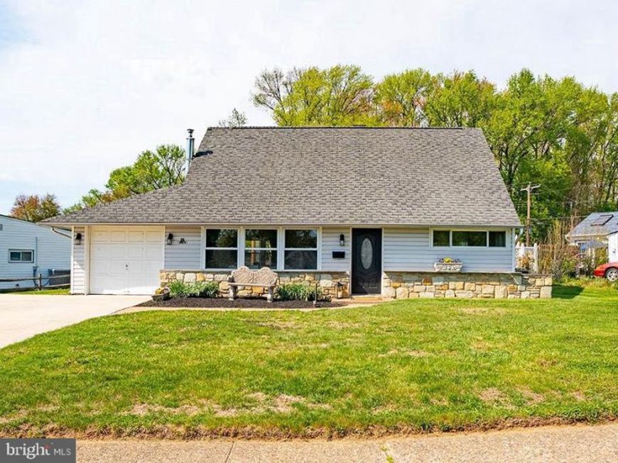 25 Cobalt Ridge Drive N, Levittown, PA 19057 Main Photo