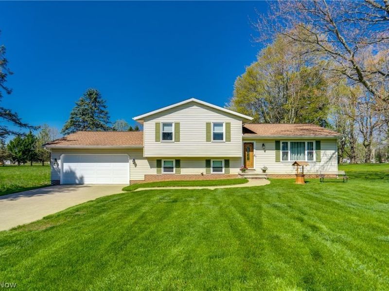 5029 Broadway Avenue NE, Louisville, OH 44641 Photo 2