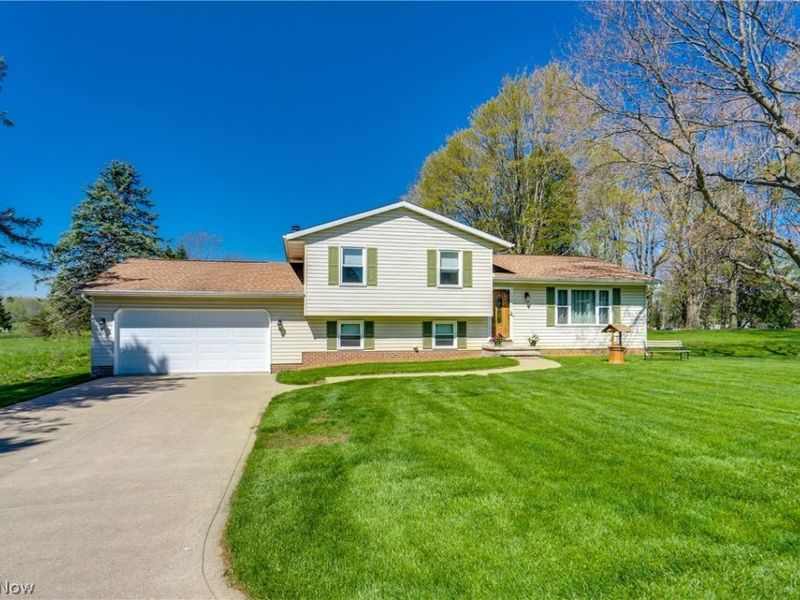 5029 Broadway Avenue NE, Louisville, OH 44641 Photo 3