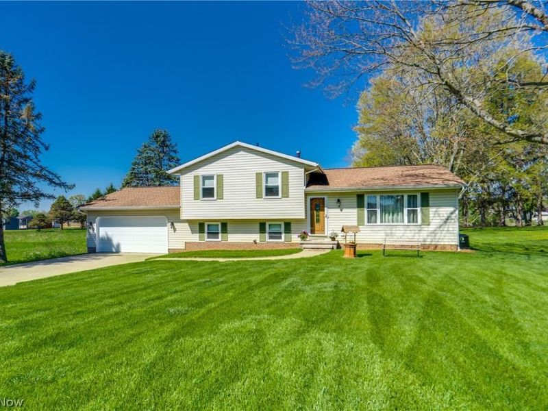 5029 Broadway Avenue NE, Louisville, OH 44641 Photo 4