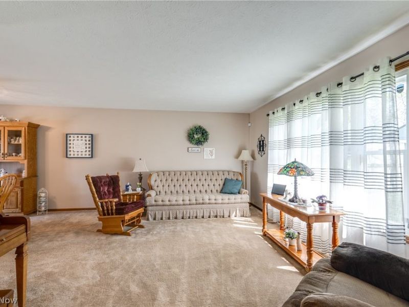 5029 Broadway Avenue NE, Louisville, OH 44641 Photo 6