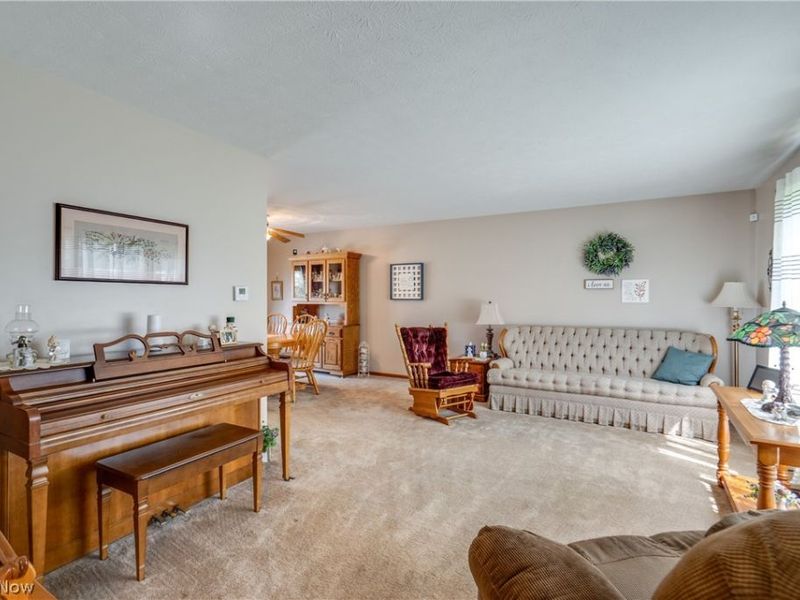 5029 Broadway Avenue NE, Louisville, OH 44641 Photo 7