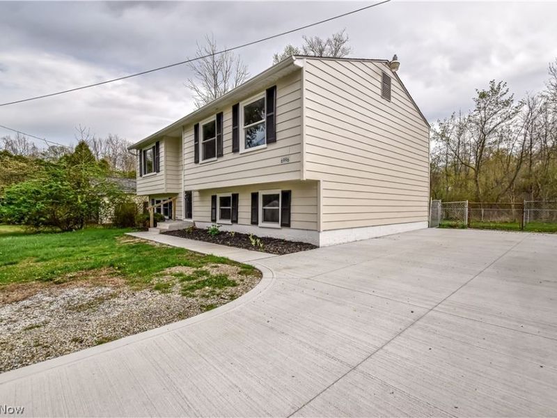 6996 Roe Boulevard , Madison, OH 44057 Photo 2