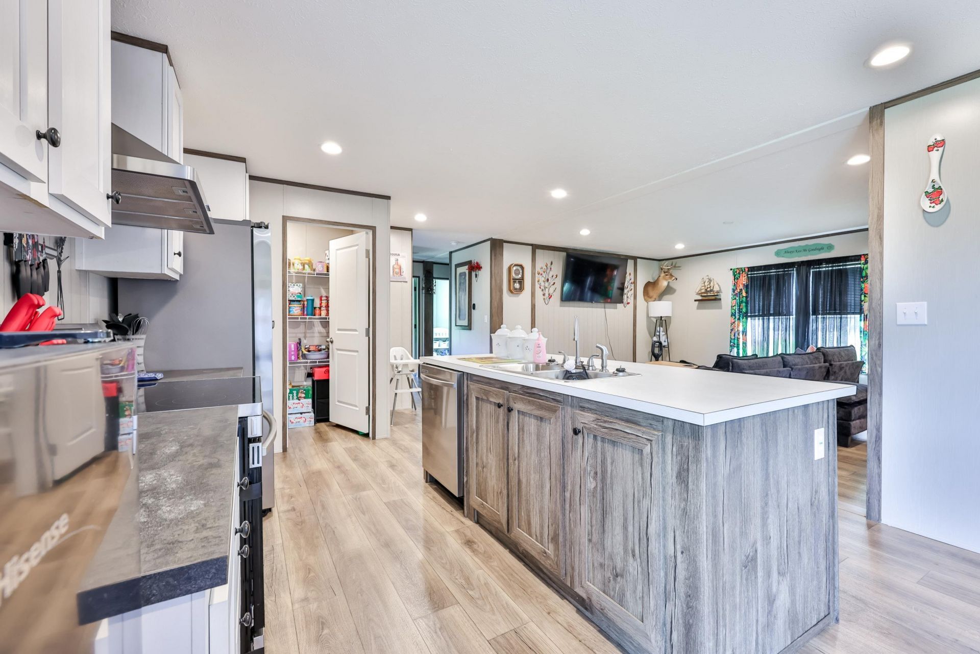 501 N Green Sea Rd.  Photo 6