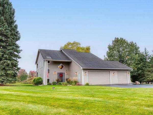 9820 Deerbrook Drive , Chanhassen, MN 55317