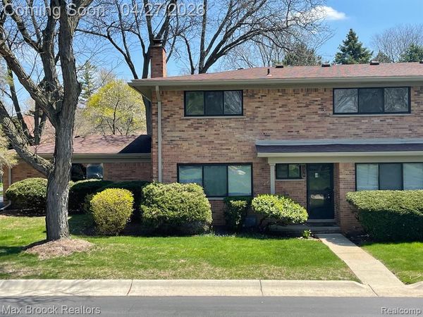 116 E HICKORY GROVE Road, Bloomfield Hills, MI 48304