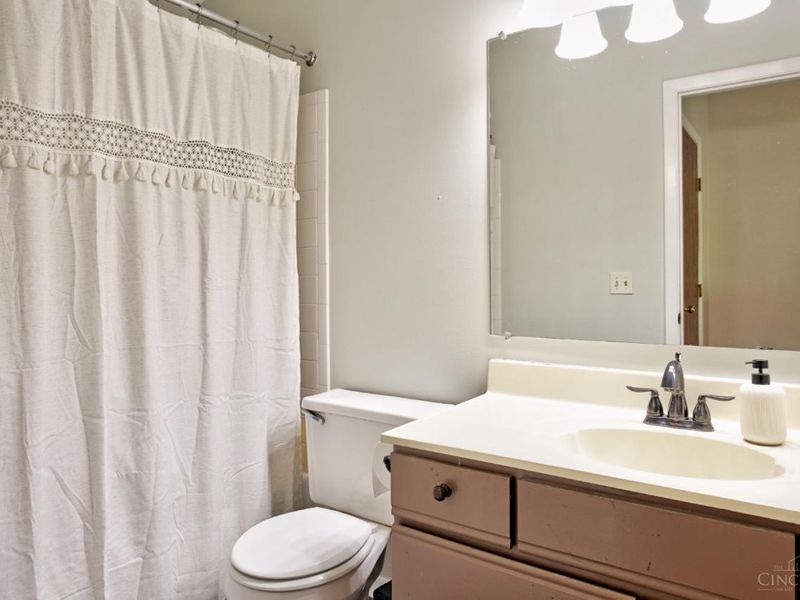 5975 Meadow Creek Drive, Unit 12, Miami Twp, OH 45150 Photo 14