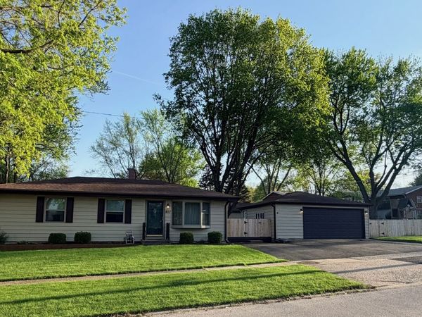 827 Sunbury Road , South Elgin, IL 60177