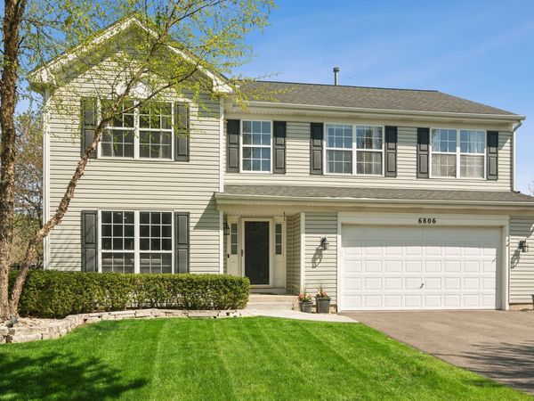 6806 Highgate Road , Carpentersville, IL 60110