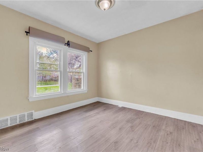 15816 Grovewood Avenue, Cleveland, OH 44110 Photo 10