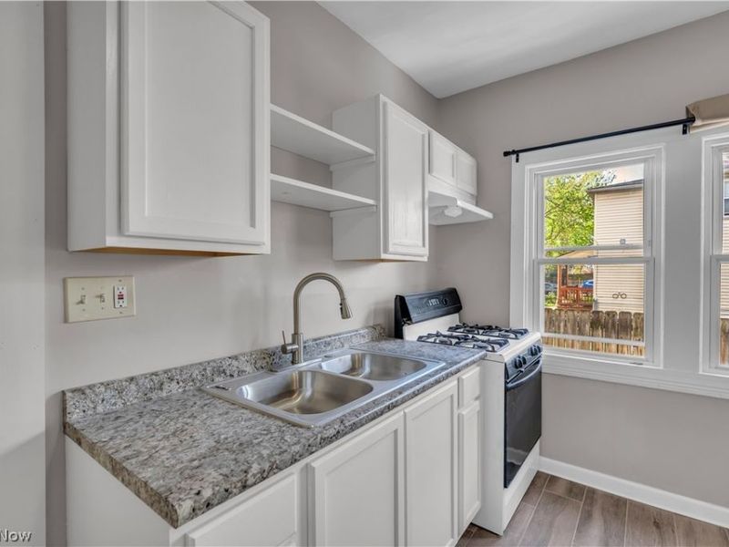 15816 Grovewood Avenue, Cleveland, OH 44110 Photo 3