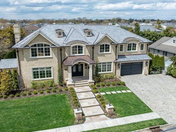 225 Harbor Lane , Massapequa Park, NY 11762