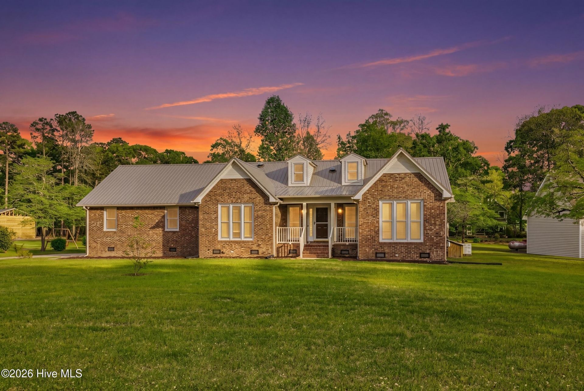 2514 Hickory Street, New Bern, NC 28562 Main Photo