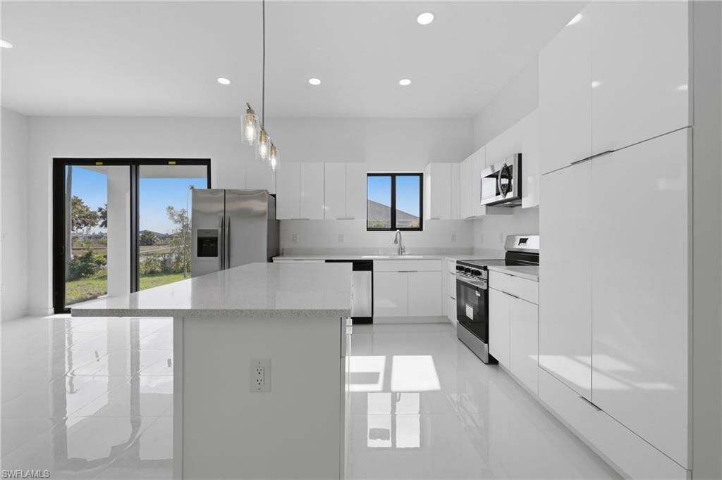 602 NW 25th Ter, Cape Coral, FL 33993 Photo
