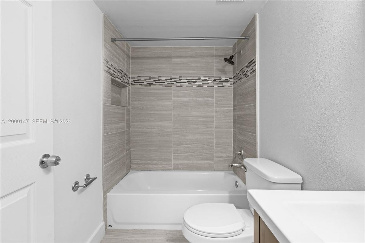 9821 Nob Hill Ct, Unit 9821, Sunrise, FL 33351 Photo